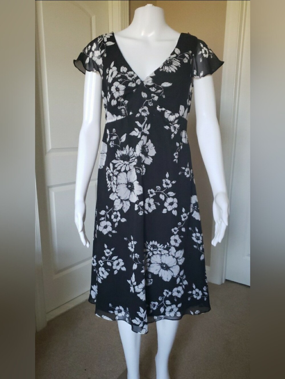 White House Black Market Floral Chiffon V-Neck Midi Dress